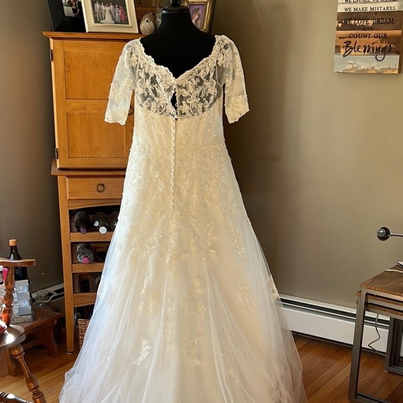 Wedding Dress Size 16 - Picture 2 of 16